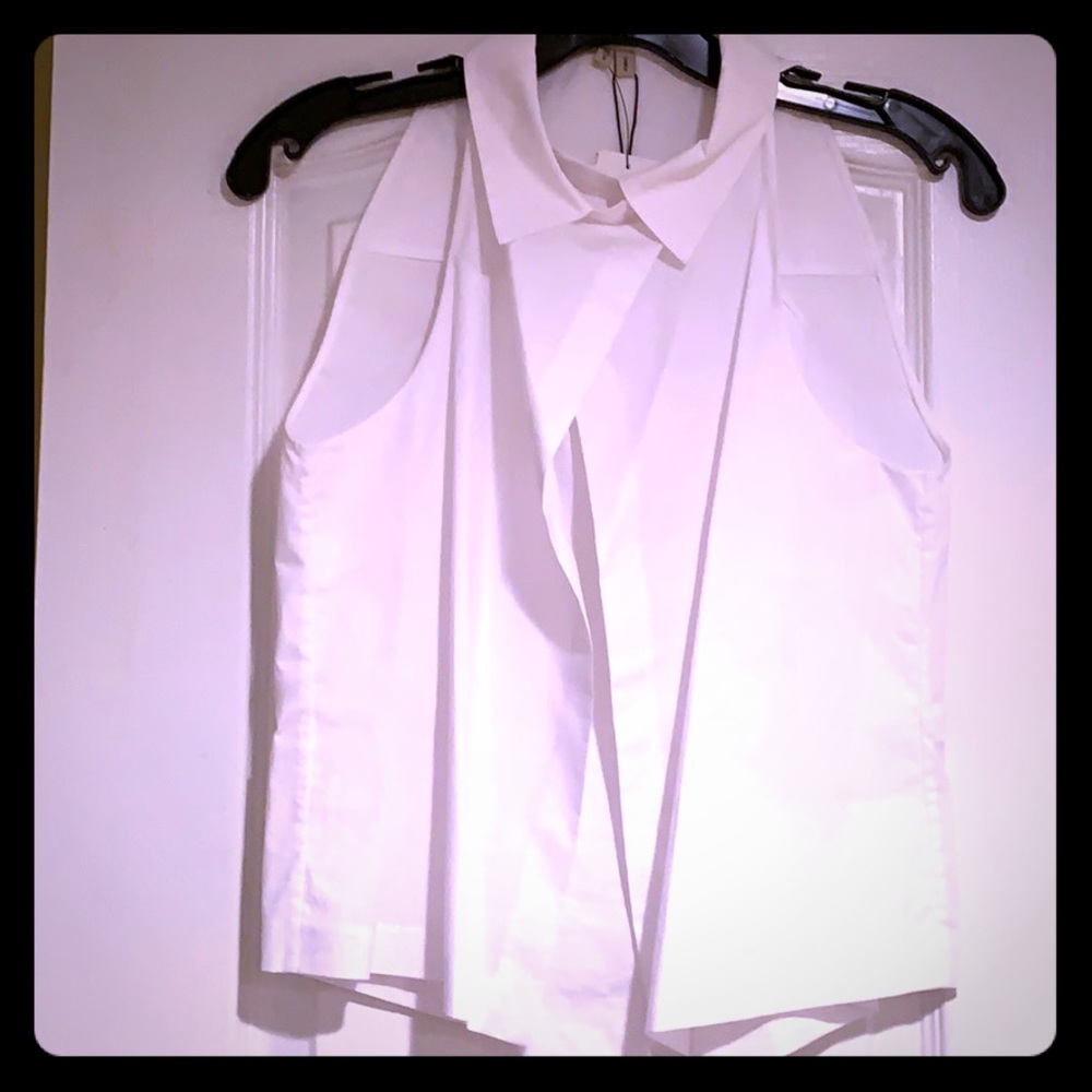 Sleeveless slightly cropped top